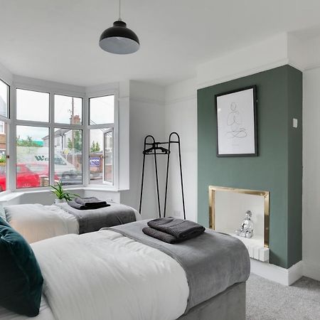 Spacious Three Bedroom House - Free Parking & Wifi Chelmsford Luaran gambar