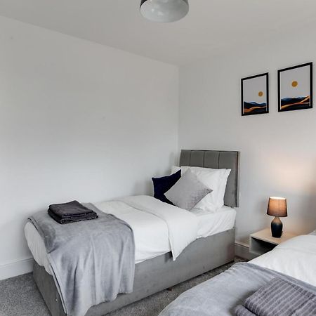 Spacious Three Bedroom House - Free Parking & Wifi Chelmsford Luaran gambar