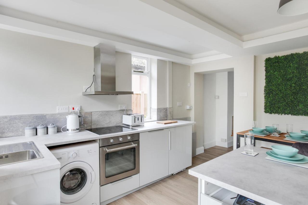 Spacious Three Bedroom House - Free Parking & Wifi Chelmsford Luaran gambar