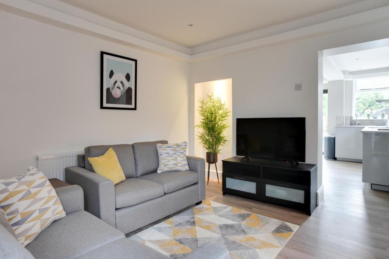 Spacious Three Bedroom House - Free Parking & Wifi Chelmsford Luaran gambar
